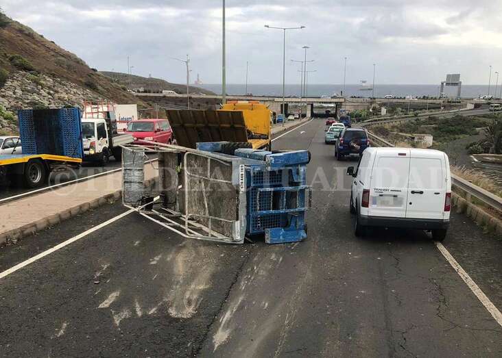 El accidente ocurrió sobre las 09.00 horas de este lunes en Jinámar (Foto TA)
